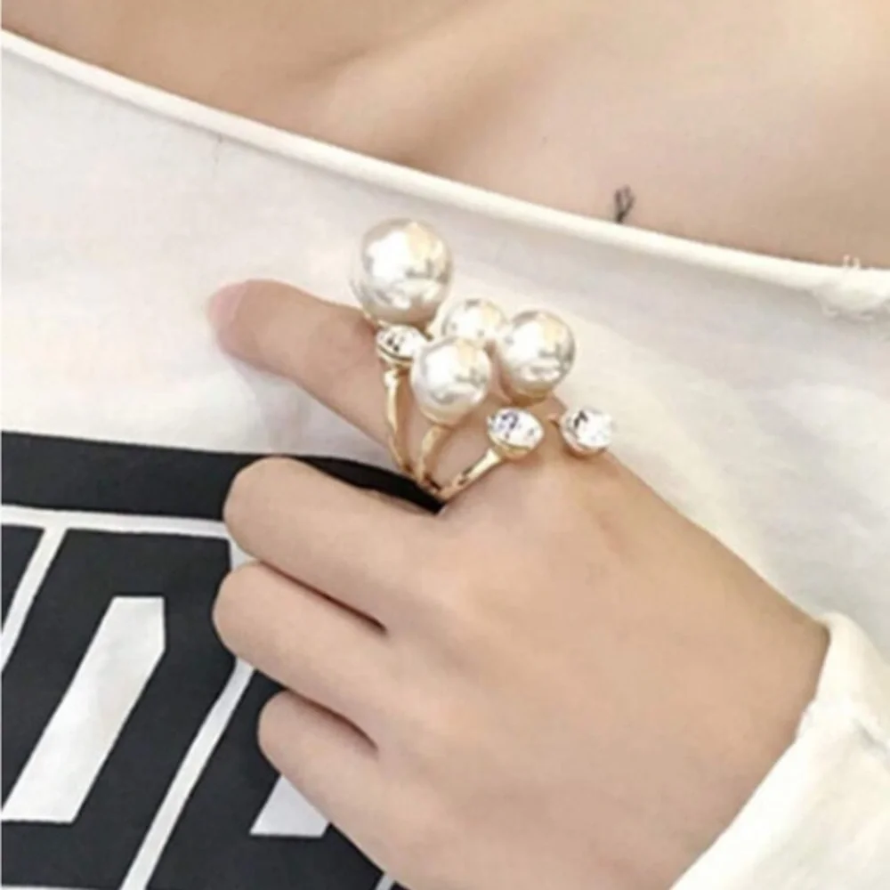 ✨NEW✨ Elegant Pearl and Crystal Statement Ring adjustable